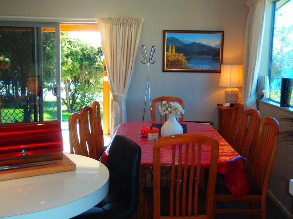 Lakefront Fantail Cottage Lake Hawea, Wanaka Kültér fotó