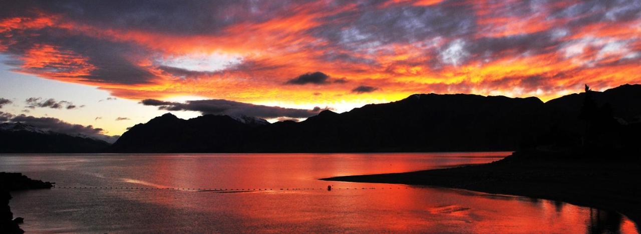 Lakefront Fantail Cottage Lake Hawea, Wanaka Kültér fotó